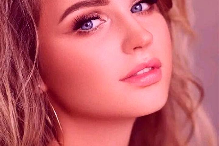 Hazel, 26, a dark blonde blue-eyed indian companion based in Chaussee-Notre-Dame-Louvignies. Offering Deep French Kissing, 69, Couples, Domination. Available...