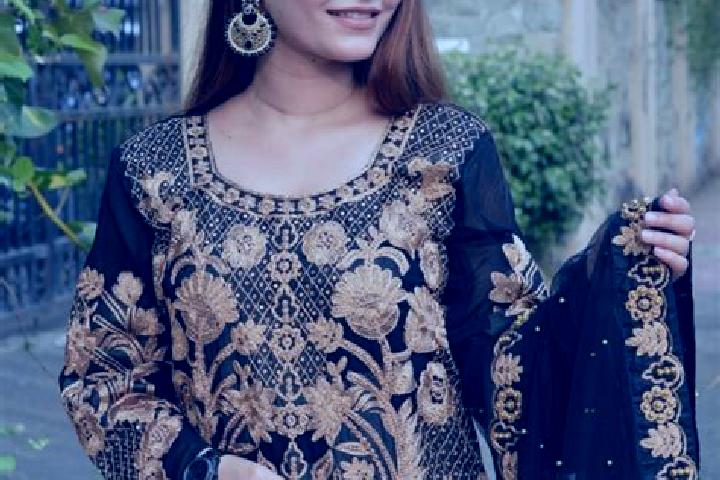 Hazel, 26 — Escort in Nurmahal, India