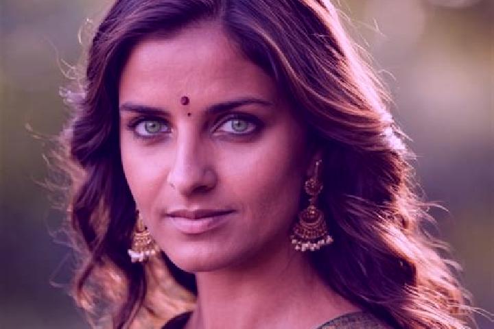 Hazel, 27, a brunette green-eyed indian companion based in Yaropolets. Offering Dinner Date, 69, Erotic Massage, Roleplay. Available for incall and outcall, ...