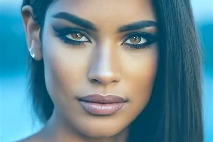 Hazel, 27, a brunette hazel-eyed latina companion based in La Chaussaire. Offering CIM, Striptease, Massage. Available for incall and outcall, day and evenin...