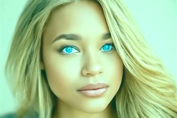 Hazel, 27, a chestnut blue-eyed latina companion based in Findene. Offering 69, Overnight. Available for incall and outcall, overnight bookings available.