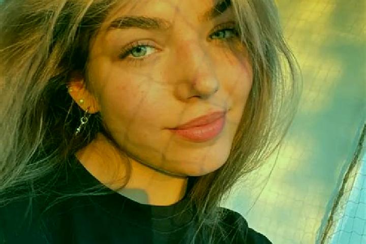 Hazel, 27 — Escort in Fibis, Romania