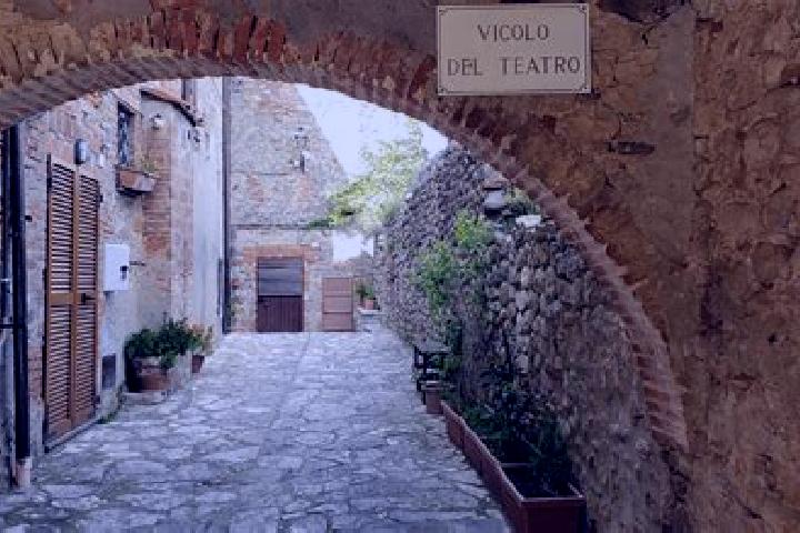 Hazel, 27 — Escort in Monteleone Rocca Doria, Italy