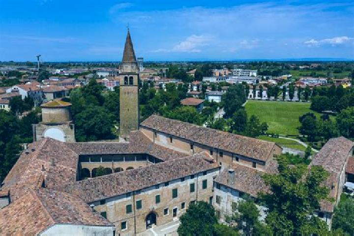 Hazel, 27 — Escort in Polesine, Italy