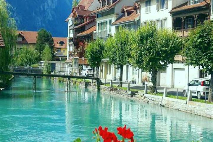 Hazel, 28 — Escort in Muhlau, Switzerland