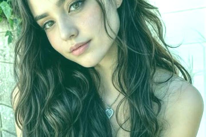 Hazel, 29, a auburn hazel-eyed middle eastern companion based in Simleu Silvaniei. Offering Erotic Massage, Travel Companion, Dinner Date, OWO, Massage. Avai...
