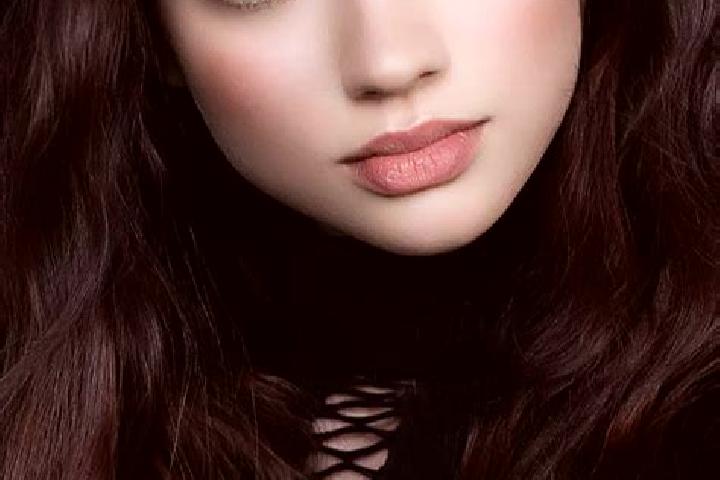 Hazel, 29, a brunette amber-eyed european companion based in Gossel. Offering Striptease, 69. Available for incall and outcall, day and evening dates.