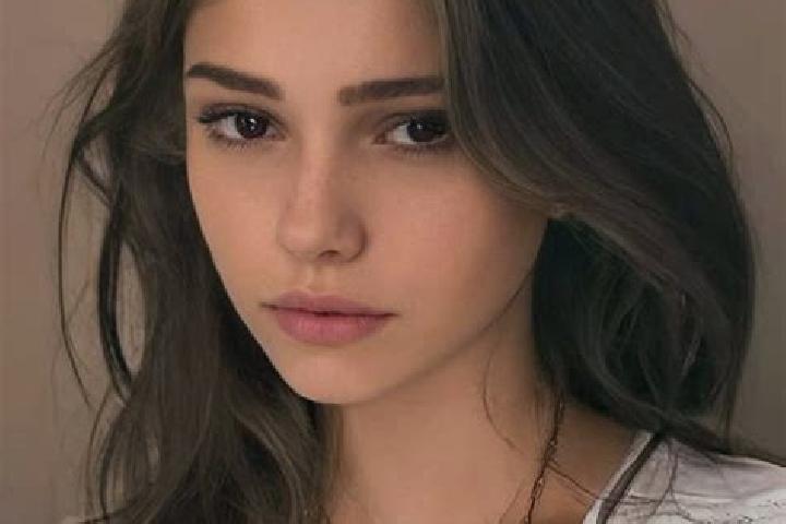 Hazel, 29, a chestnut grey-eyed slavic companion based in Kandra. Offering GFE, Travel Companion, BDSM. Available for incall and outcall, day and evening dates.