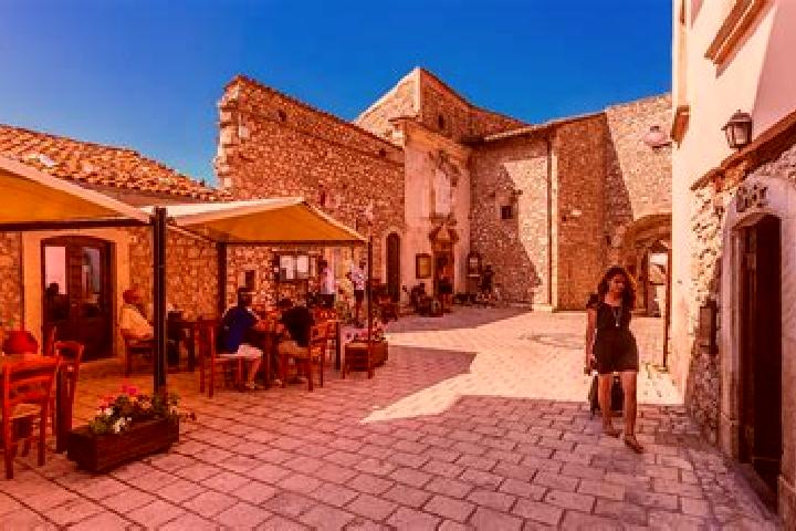 Hazel, 29 — Escort in Grotte Santo Stefano, Italy