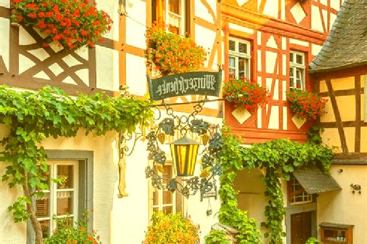 Hazel, 29 — Escort in Muxerath, Germany
