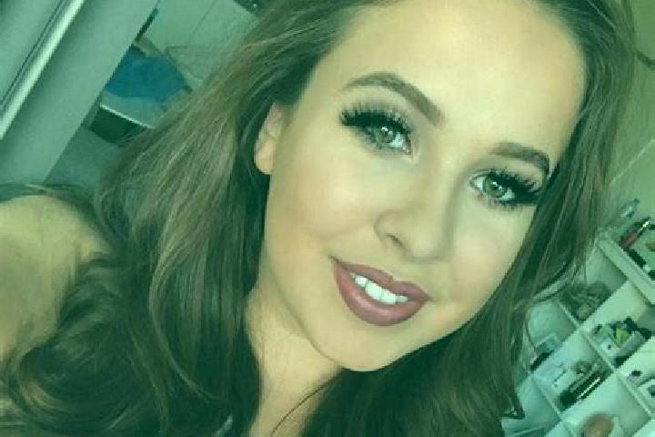 Hazel, 32, a auburn brown-eyed caucasian companion based in Frechilla de Almazan. Offering Striptease, Domination, Girlfriend Experience. Available for incal...