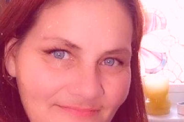 Hazel, 32, a red grey-eyed european companion based in Dalkeith. Offering Overnight, Dinner Date. Available for incall and outcall, day and evening dates.