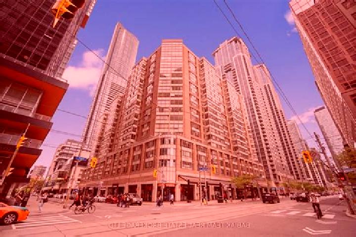 Hazel, 32 — Escort in Bay Street Corridor, Canada