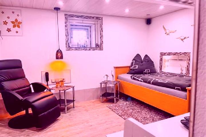 Hazel, 32 — Escort in Schenklengsfeld, Germany