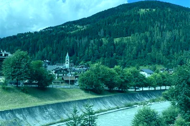 Hazel, 33, a dark blonde amber-eyed latina companion based in Santo Stefano di Cadore. Offering Striptease, Girlfriend Experience, Massage. Available for inc...