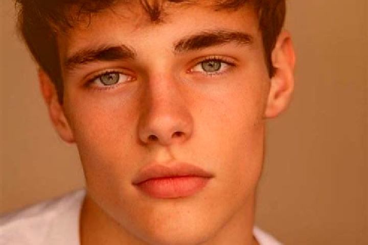 Hazel, 34, a auburn grey-eyed caucasian companion based in Chukhloma. Offering A-Level, Roleplay, Duos. Available for incall and outcall, day and evening dates.