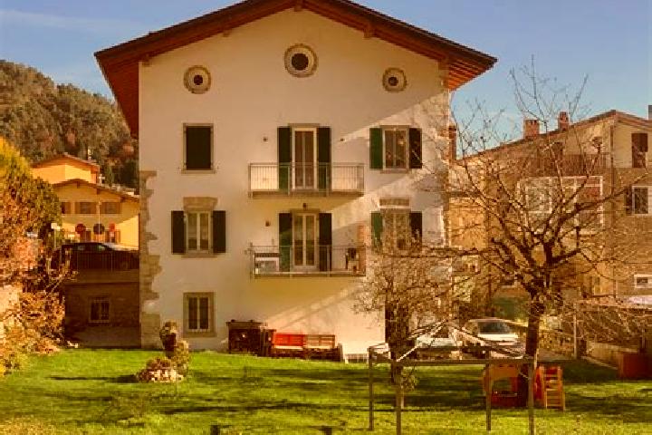 Hazel, 34 — Escort in Ronzo-Chienis, Italy