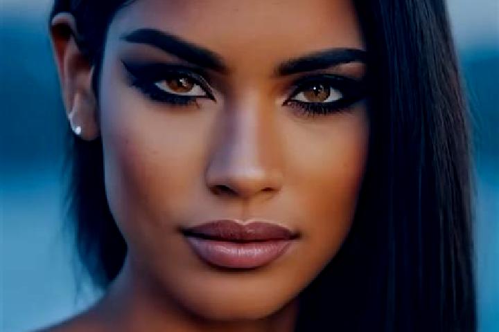 Hazel, 35, a red amber-eyed latina companion based in Zilzie. Offering Couples, Girlfriend Experience, Striptease, Duos. Available for incall and outcall, ov...