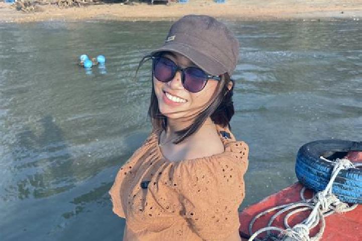 Hazel, 35 — Escort in Areaks Tnaot, Cambodia