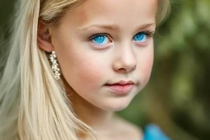 Hazel, 36, a blonde blue-eyed mixed companion based in Miniyeri. Offering Striptease, Dinner Date. Available for incall and outcall, overnight bookings avail...