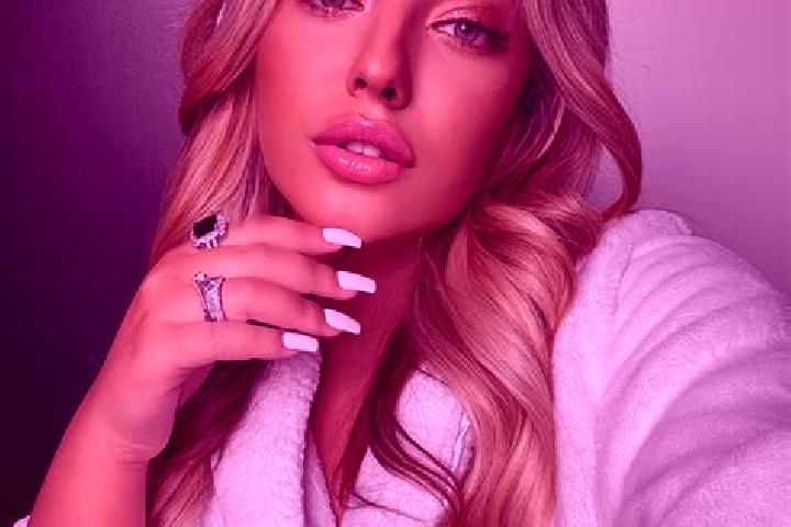 Hazel, 36, a blonde grey-eyed latina companion based in Arriach. Offering Fetish, Deep French Kissing, Prostate Massage. Available for incall and outcall, ov...