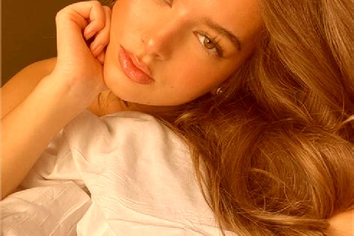 Hazel, 36, a chestnut grey-eyed latina companion based in Barbuletu. Offering Domination, Party Girl, Duos, Dinner Date. Available for incall and outcall, ov...