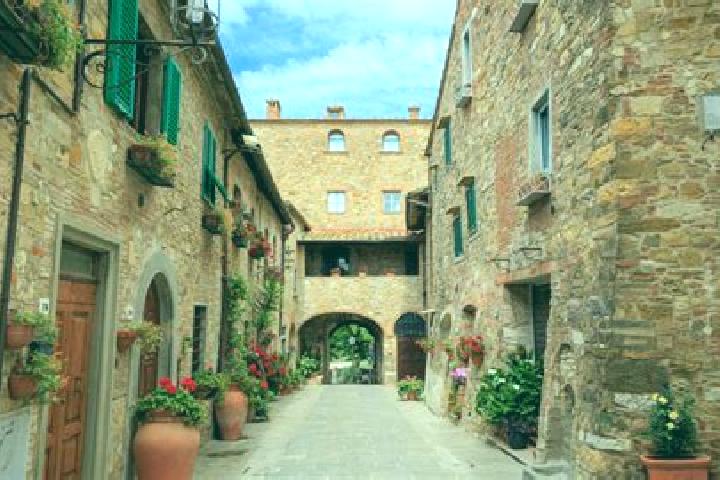 Hazel, 36 — Escort in Poggio San Marcello, Italy