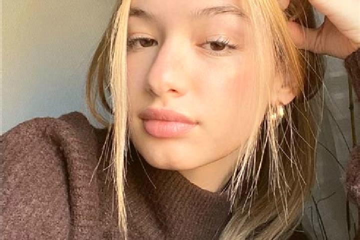 Hazel, 38, a blonde brown-eyed asian companion based in Toreno. Offering BDSM, 69. Available for incall and outcall, day and evening dates.
