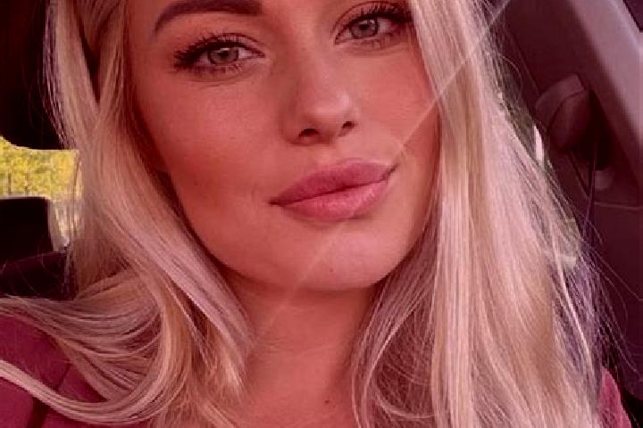 Hazel, 38, a blonde hazel-eyed caribbean companion based in Minab. Offering Tantra, Erotic Massage, GFE, 69. Available for incall and outcall, day and evenin...