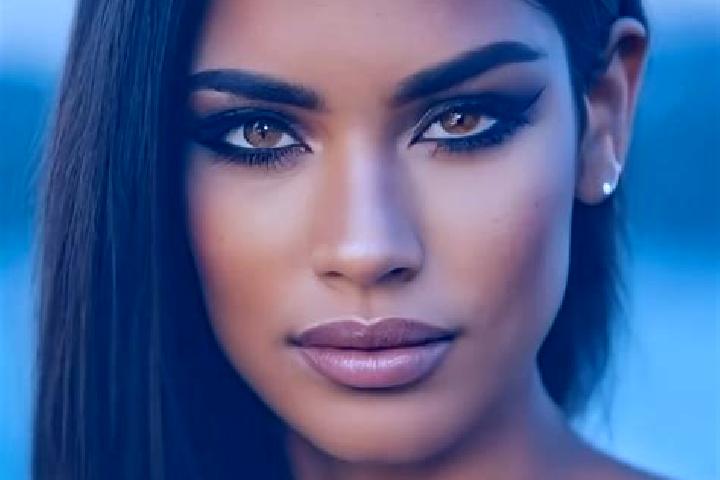 Hazel, 38, a brunette dark-eyed latina companion based in Helmiaziv. Offering 69, Girlfriend Experience, Couples. Available for incall and outcall, overnight...