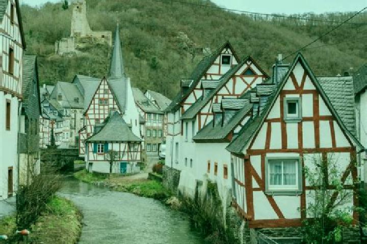 Hazel, 38 — Escort in Schladt, Germany