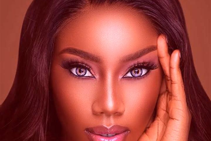 Hazel, 39, a red blue-eyed ebony companion based in Gorodets. Offering Domination, Deep French Kissing, Tantra, Striptease, 69. Available for incall and outc...