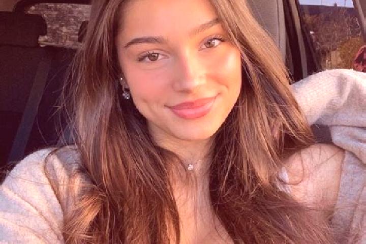 Iris, 20, a brunette blue-eyed indian companion based in Horlesti. Offering Party Girl, Massage, Couples, OWO. Available for incall and outcall, overnight bo...