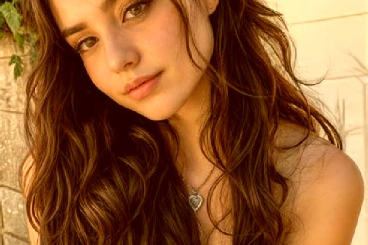 Iris, 20, a brunette hazel-eyed mediterranean companion based in Mount Cotton. Offering CIM, Duos, Dinner Date. Available for incall and outcall, day and eve...