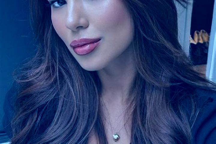 Iris, 20, a chestnut dark-eyed latina companion based in Tagonai. Offering A-Level, CIM, Massage. Available for incall and outcall, day and evening dates.