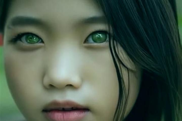 Iris, 20, a red green-eyed asian companion based in Agnos. Offering Dinner Date, Overnight, OWO. Available for incall and outcall, overnight bookings available.