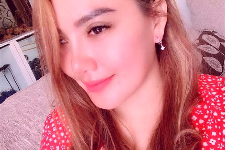 Iris, 20 — Escort in Banjar Gede, Indonesia