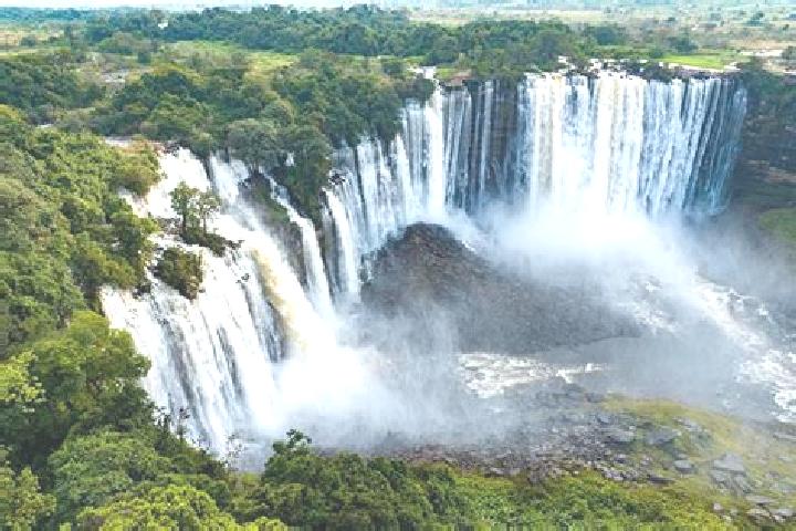 Iris, 20 — Escort in Cutato, Angola