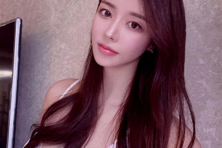 Iris, 20 — Escort in Lili, China