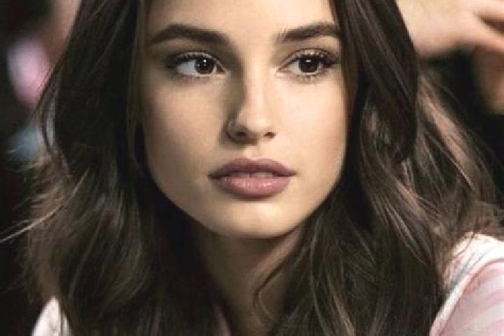 Iris, 21, a brunette brown-eyed slavic companion based in Cenaia. Offering Dinner Date, Erotic Massage, Couples, Girlfriend Experience, Travel Companion. Ava...