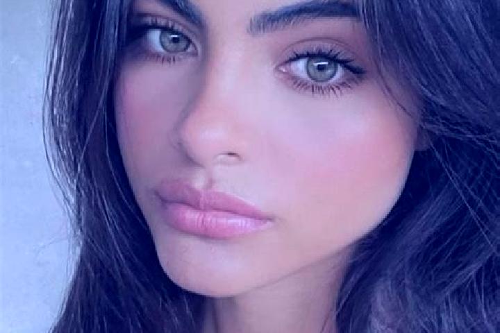 Iris, 21, a brunette dark-eyed middle eastern companion based in Pengkolrejo. Offering Fetish, OWO, Travel Companion. Available for incall and outcall, day a...