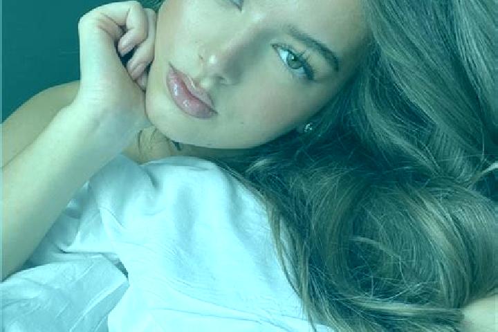 Iris, 21, a chestnut grey-eyed latina companion based in La Puebla. Offering Tantra, Deep French Kissing, Massage. Available for incall and outcall, overnigh...