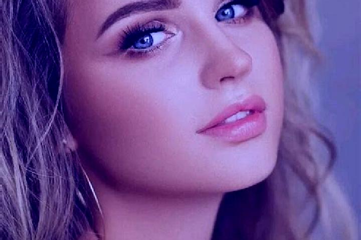 Iris, 21, a dark blonde blue-eyed asian companion based in Rattaphum. Offering Tantra, CIM. Available for incall and outcall, day and evening dates.