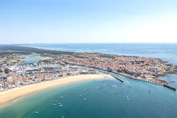 Iris, 21 — Escort in Chateau-d Olonne, France