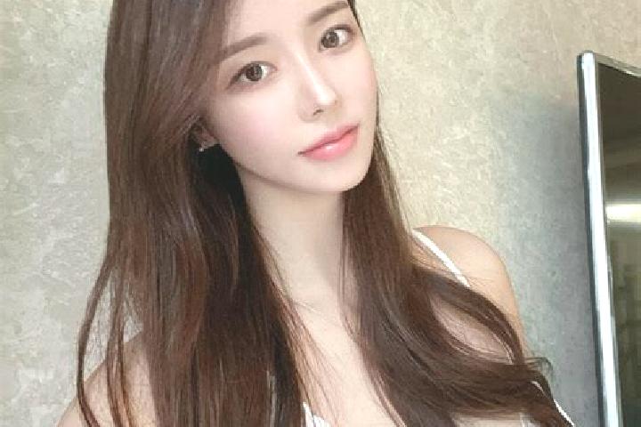 Iris, 21 — Escort in Haigang, China