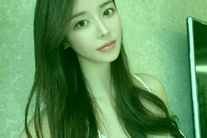 Iris, 21 — Escort in Jiao, China