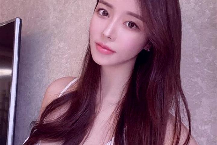 Iris, 21 — Escort in Nieying, China