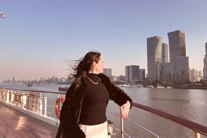 Iris, 21 — Escort in Qiantan, China