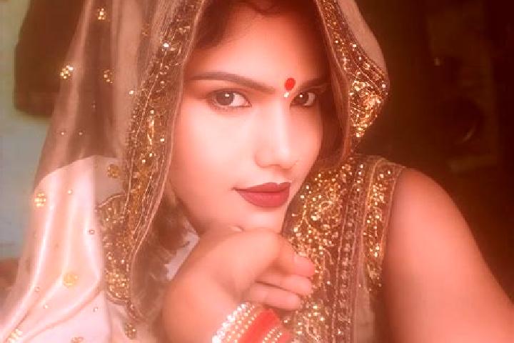 Iris, 21 — Escort in Sikandarabad, India