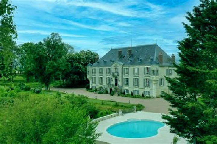 Iris, 21 — Escort in Villiers-en-Desœuvre, France